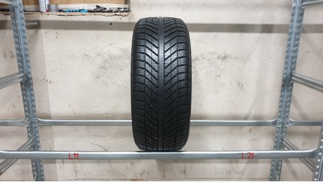 Goodyear Vector 4 Seasons apie 8mm , Universalios